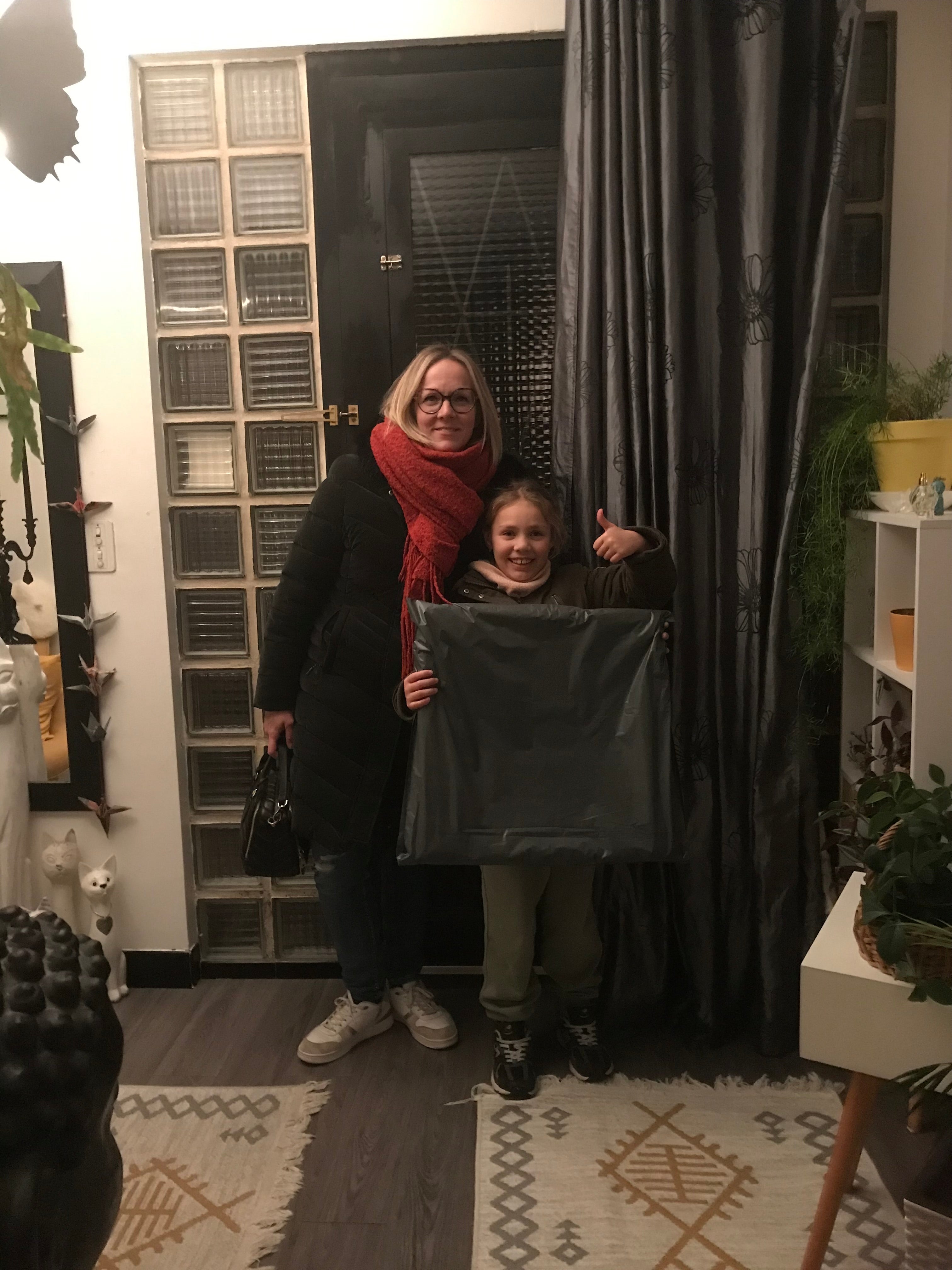 LA FILLE ET LE VASE 🏺 -Oeuvre originale - VENDUE